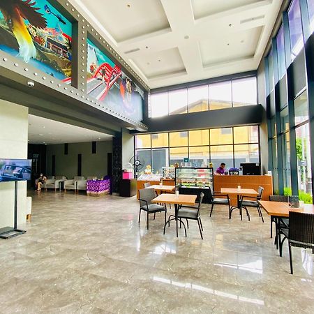 Fox Hotel Jayapura Extérieur photo