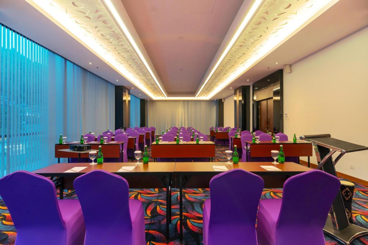 Fox Hotel Jayapura Extérieur photo