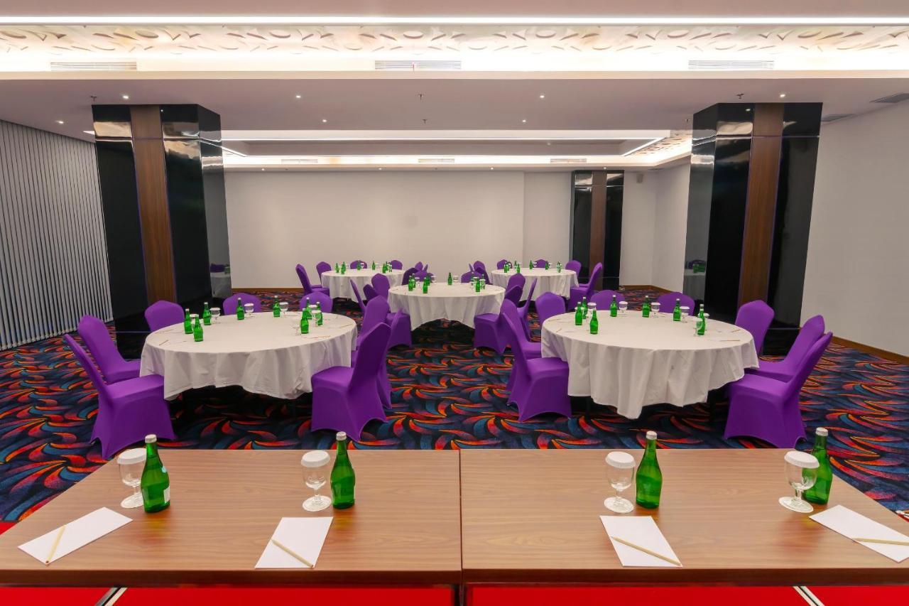 Fox Hotel Jayapura Extérieur photo