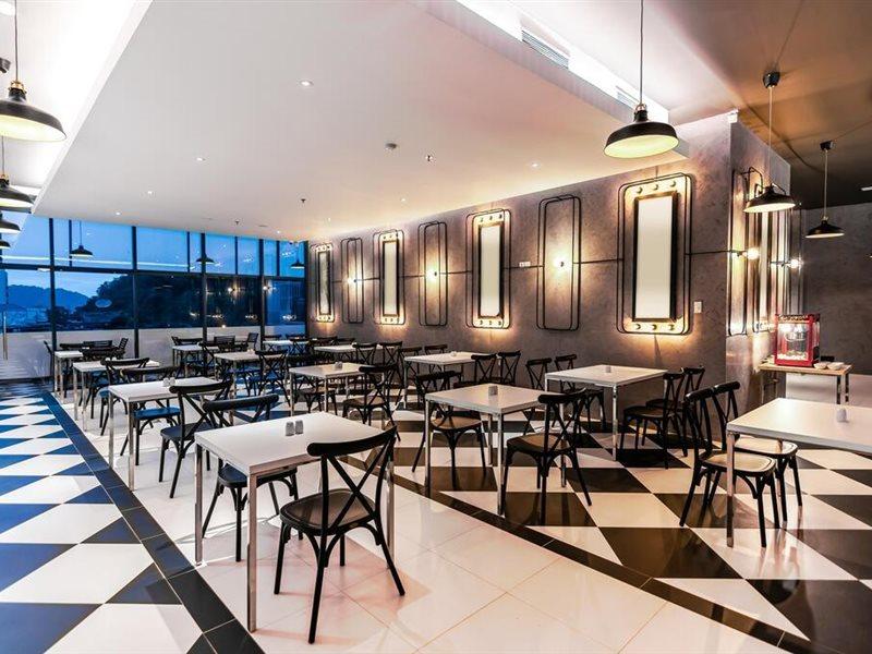 Fox Hotel Jayapura Extérieur photo