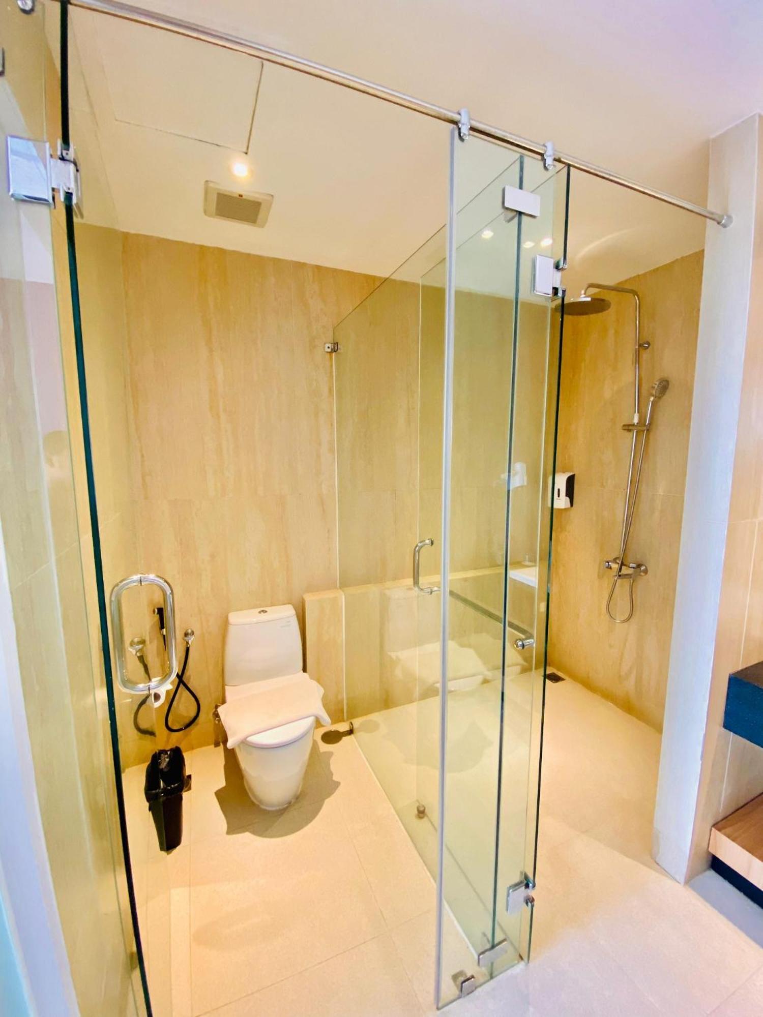Fox Hotel Jayapura Extérieur photo