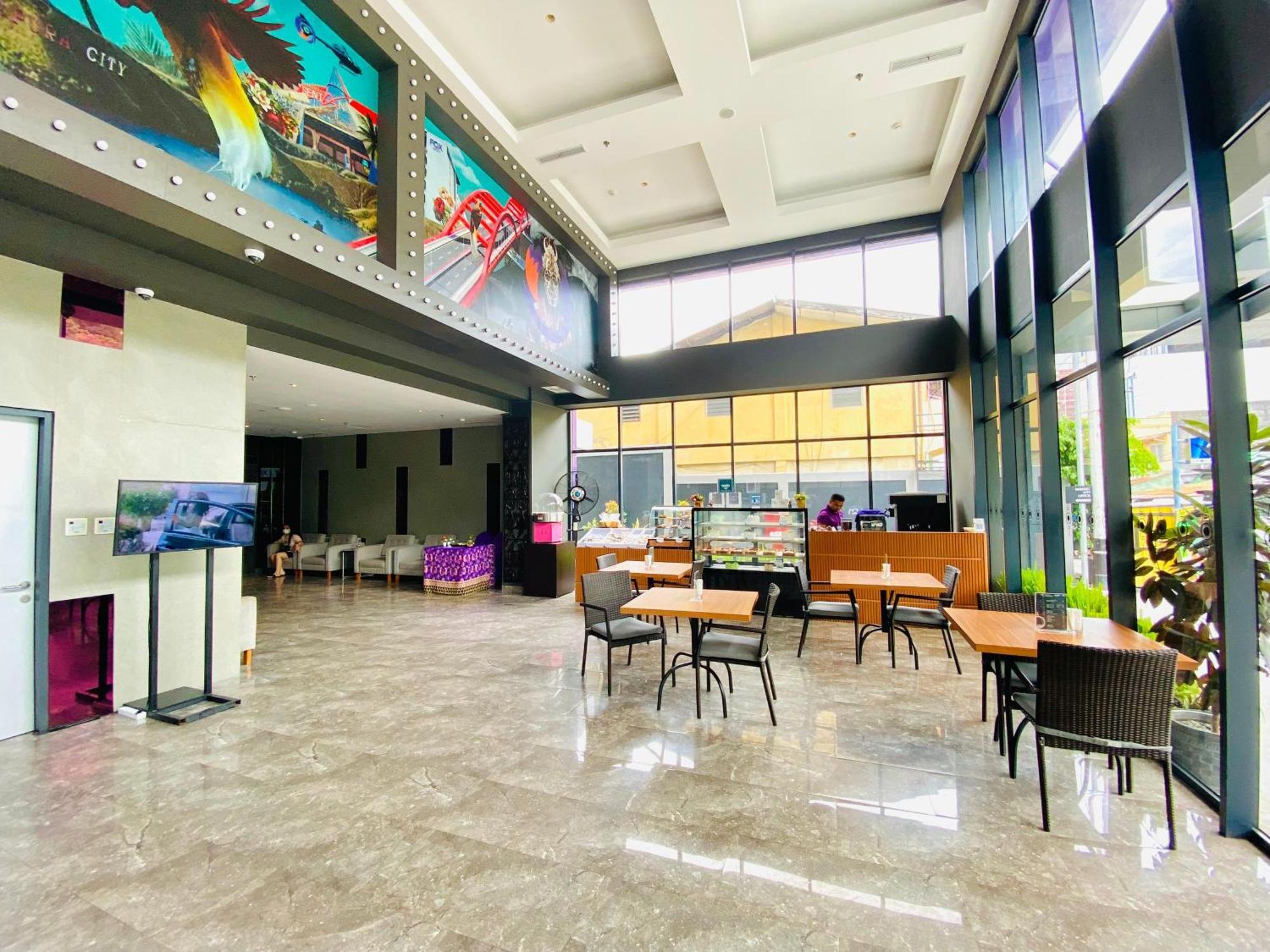 Fox Hotel Jayapura Extérieur photo