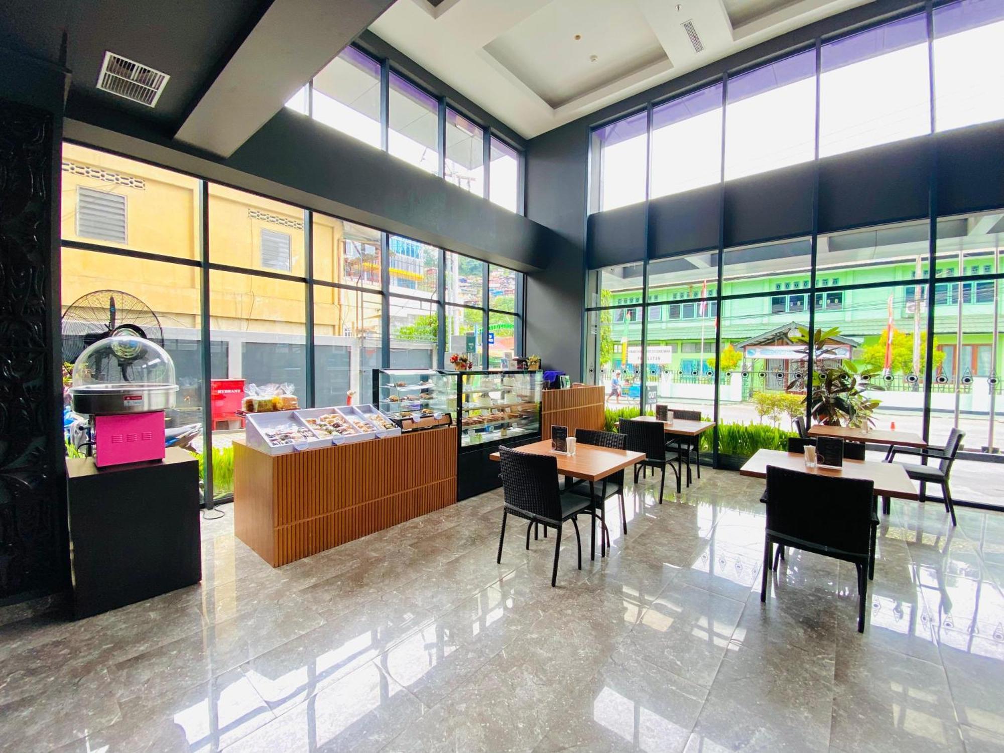 Fox Hotel Jayapura Extérieur photo