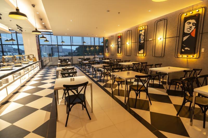Fox Hotel Jayapura Extérieur photo